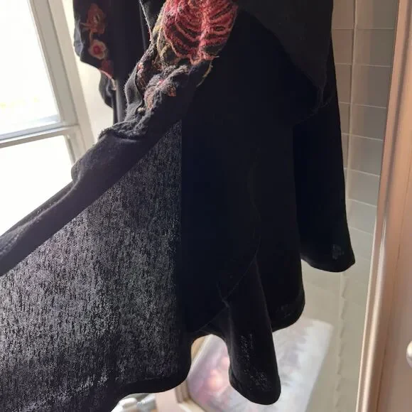 Savannah Jane Women’s Top 1X / 2X Embroidered Cropped Oversized - Picture 4 of 6